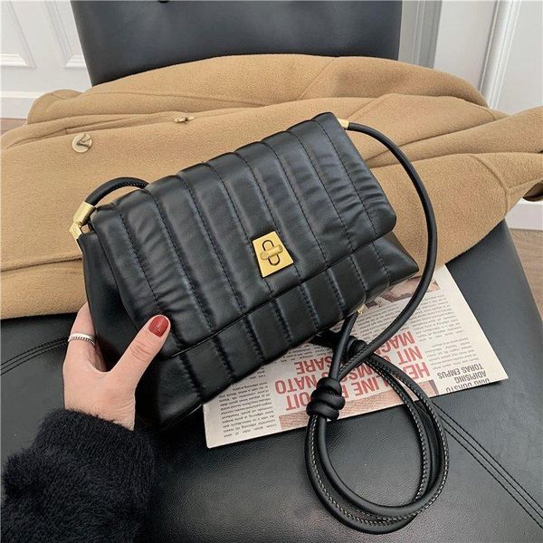 minuet shoulder bags lattice large tote armpit bag 2021 high-quality pu leather women's designer handbag high capacity messenger
minuet shoulder bags lattice large tote armpit bag 2021 high-quality pu leather women's designer handbag high capacity messenger