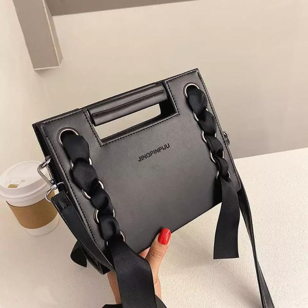 luxury handbag 2021 fashion new pu leather women's designer handbag ribbon tote bag leisure shoulder messenger bags
luxury handbag 2021 fashion new pu leather women's designer handbag ribbon tote bag leisure shoulder messenger bags