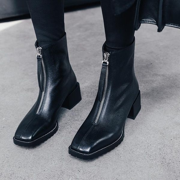 2021 autumn winter fashion women ankle boots square toe low heel shoes woman back zipper short booties black white
2021 autumn winter fashion women ankle boots square toe low heel shoes woman back zipper short booties black white