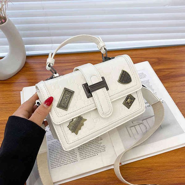 2022 factory wholesale women's single trend broadband messenger chain shoulder belt rivet small square fashion leisure simple women
2022 factory wholesale women's single trend broadband messenger chain shoulder belt rivet small square fashion leisure simple women
