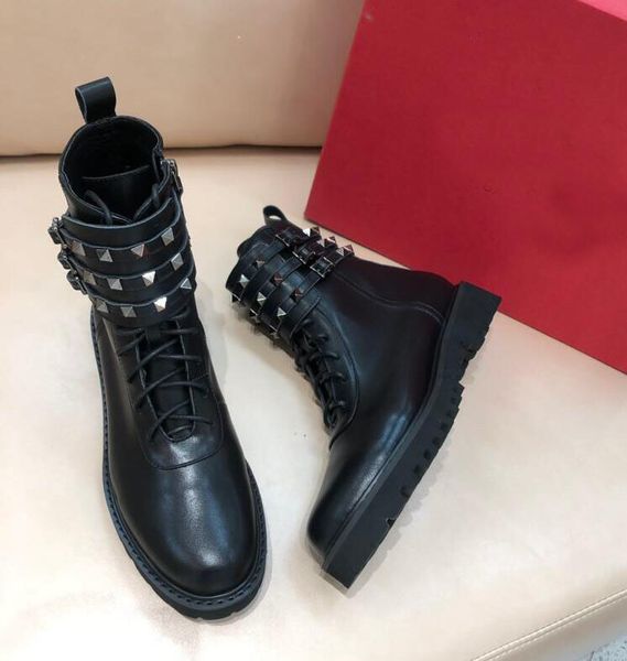 зимняя мода женские боевые ботинки rockstuds black calfskin кожа роскошные женщины лодыжки сапоги дамы классные рыцарь пинетки eu35-43
зимняя мода женские боевые ботинки rockstuds black calfskin кожа роскошные женщины лодыжки сапоги дамы классные рыцарь пинетки eu35-43