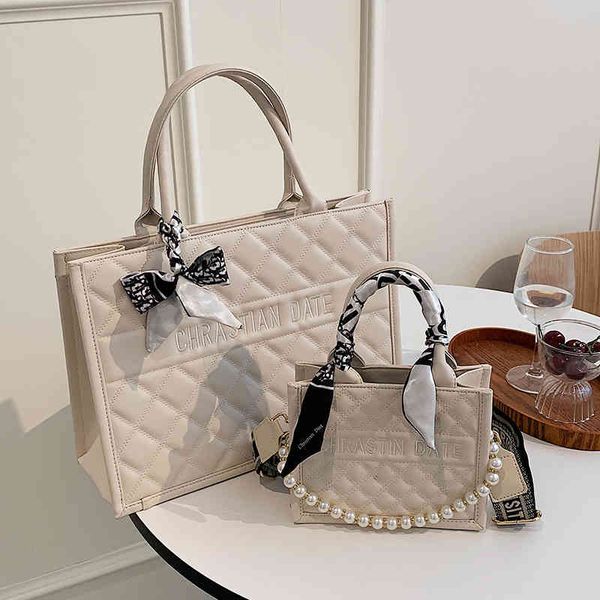 high capacity totes women famous brand design handbags for travel beach bag female purse and tote shoulder
high capacity totes women famous brand design handbags for travel beach bag female purse and tote shoulder
