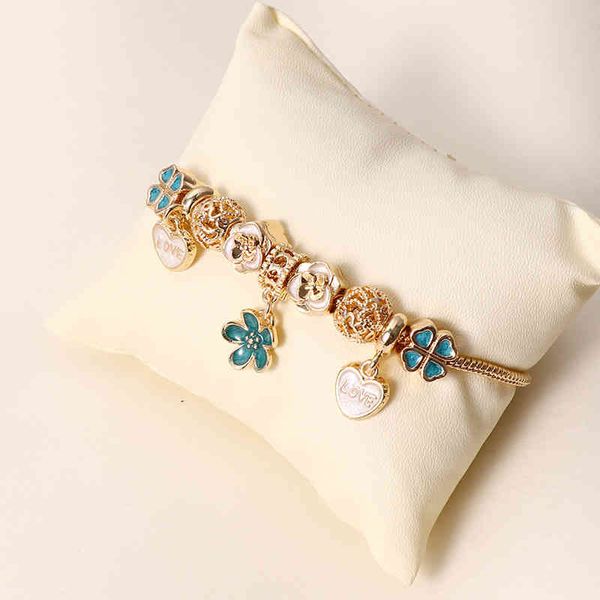 2022 autumn and winter new fashion sweet wind love flower women's bracelet diy beaded oil hand ornament, Golden;silver
2022 autumn and winter new fashion sweet wind love flower women's bracelet diy beaded oil hand ornament, Golden;silver