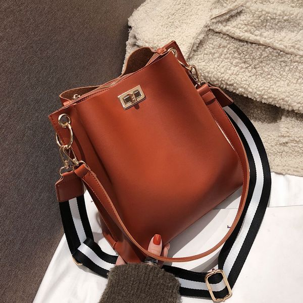 casual large buckets designer bag women wide striped shoulder belts courier luxury leather plutonium crossbody bags lady totes
casual large buckets designer bag women wide striped shoulder belts courier luxury leather plutonium crossbody bags lady totes