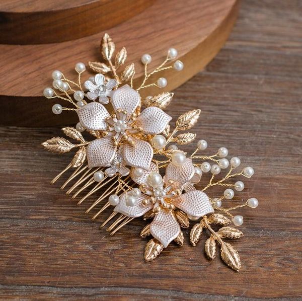 champagne flowers crystal hair combs jewellery bride headpiece tiaras de noiva women head jewelry wedding hair accessories, Golden;silver
champagne flowers crystal hair combs jewellery bride headpiece tiaras de noiva women head jewelry wedding hair accessories, Golden;silver