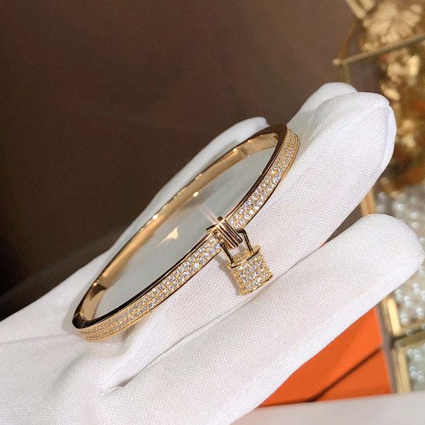 brand s925 silver-plated small lock bracelet high-quality zircon lock bracelet classic design fashion prom party ladies luxury bracelet, Black
brand s925 silver-plated small lock bracelet high-quality zircon lock bracelet classic design fashion prom party ladies luxury bracelet, Black