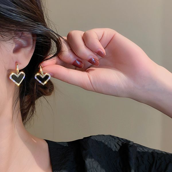 korean micro inlaid zircon love heart earrings full diamond elegant new black studs elegant simple cold style eardrop for women, Golden;silver
korean micro inlaid zircon love heart earrings full diamond elegant new black studs elegant simple cold style eardrop for women, Golden;silver