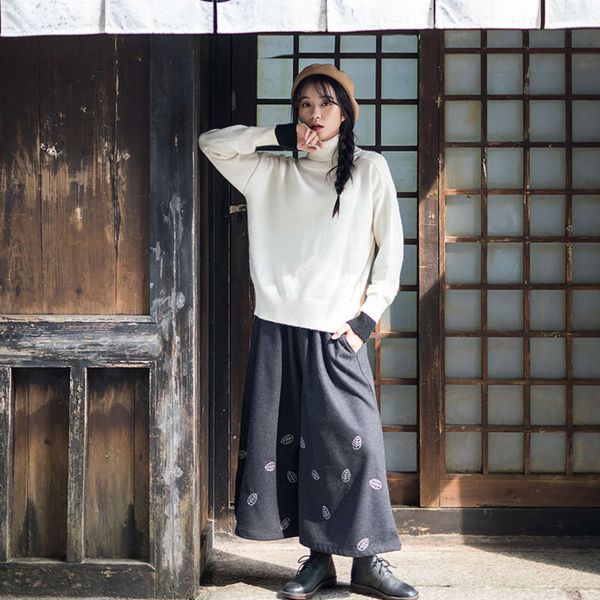 1267 autumn and winter woollen nine point wide leg women's new versatile pants, Black;white
1267 autumn and winter woollen nine point wide leg women's new versatile pants, Black;white