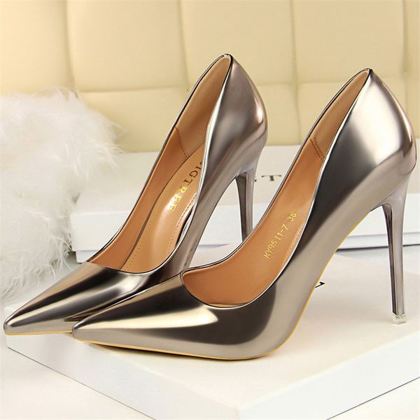 2021 plus size 43 female .5cm high heels patent leather bombs quality stripper scarpins lady silver stiletto dress shoe party mrny, Black
2021 plus size 43 female .5cm high heels patent leather bombs quality stripper scarpins lady silver stiletto dress shoe party mrny, Black