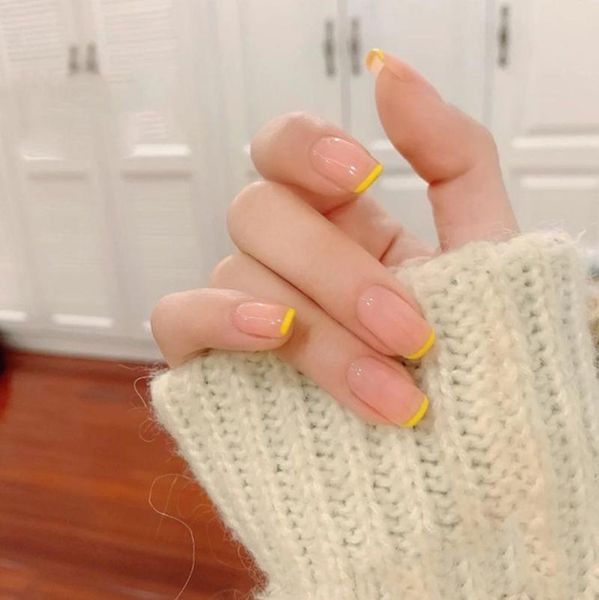 24pcs/box french simple wear fake nails press on finished patch full cover mid-length size false nails with glue, Red;gold
24pcs/box french simple wear fake nails press on finished patch full cover mid-length size false nails with glue, Red;gold