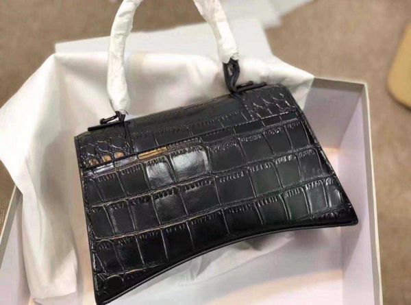 women shoulder bag gold and silver chain bag crossbody pure color handbag crossbody messenger tote bag purse wallet
women shoulder bag gold and silver chain bag crossbody pure color handbag crossbody messenger tote bag purse wallet
