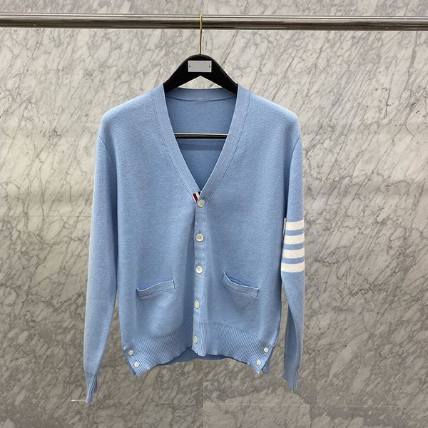 ladies designer clothes ladies sweater 2020 new long-sleeved single-breasted v-neck knitted cardigan jacket sweater men and wom, White;black
ladies designer clothes ladies sweater 2020 new long-sleeved single-breasted v-neck knitted cardigan jacket sweater men and wom, White;black