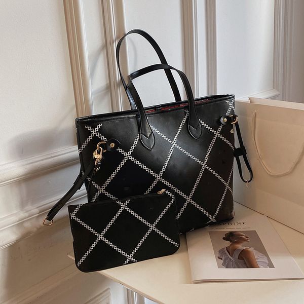 brand spring autumn woman's day packs new new leather handbag + wallet women letter printing black white 43*30*20cm 7285#
brand spring autumn woman's day packs new new leather handbag + wallet women letter printing black white 43*30*20cm 7285#