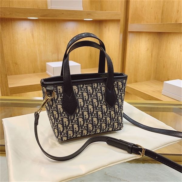 70% off deals online advanced hand bag 2022 new women's fashion embroidery single shoulder messenger bag small capacity commuter tote
70% off deals online advanced hand bag 2022 new women's fashion embroidery single shoulder messenger bag small capacity commuter tote