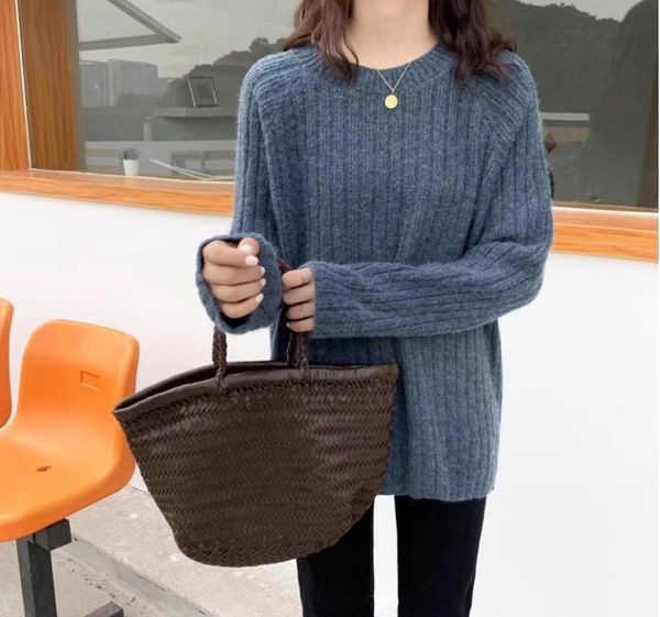 women's sweaters 2021 winter oversized knitted sweater women elegant basic pullovers o neck loose soft female cashmere jumper, White;black
women's sweaters 2021 winter oversized knitted sweater women elegant basic pullovers o neck loose soft female cashmere jumper, White;black
