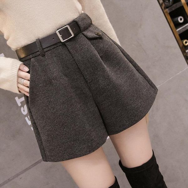 2020 new autumn winter women high waist solid shorts female causal fashion elegant warm loose thick wide leg shorts q380, White;black
2020 new autumn winter women high waist solid shorts female causal fashion elegant warm loose thick wide leg shorts q380, White;black