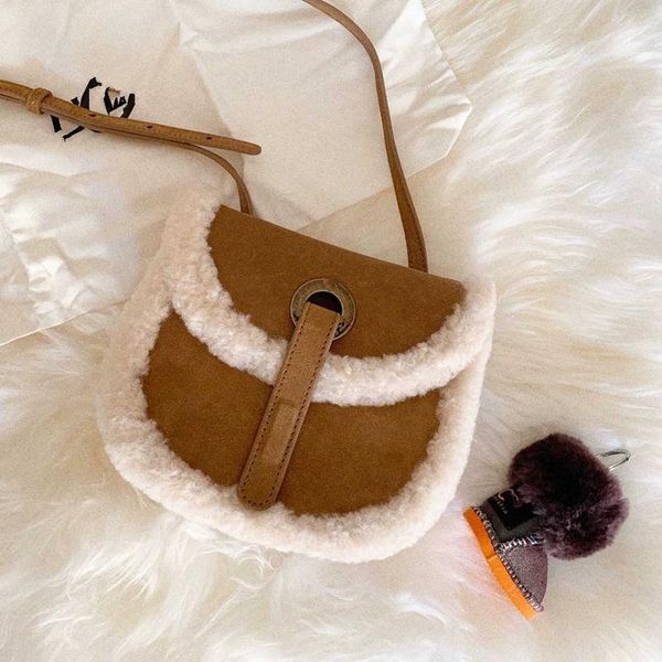 2020 autumn and winter new female bag lamb hair plush shoulder messenger small plush
2020 autumn and winter new female bag lamb hair plush shoulder messenger small plush