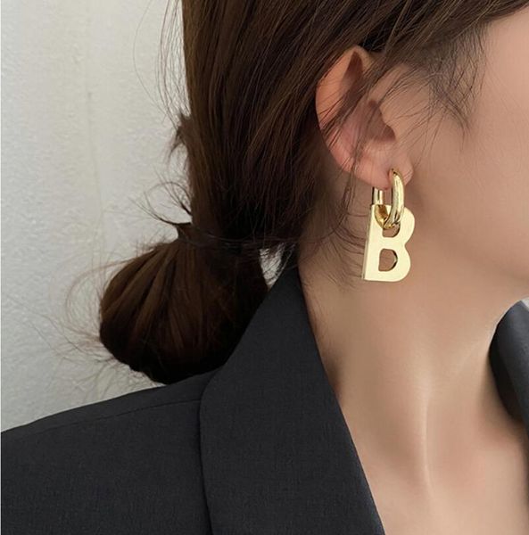 2020 the new european and american style metal letter b personality simple exaggerated fashion earrings 452, Golden;silver
2020 the new european and american style metal letter b personality simple exaggerated fashion earrings 452, Golden;silver