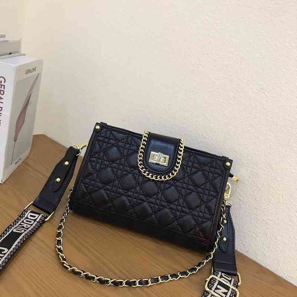 2022 factory wholesale material net red shoulder messenger multi-functional small square bag with exquisite workmanship and high quality
2022 factory wholesale material net red shoulder messenger multi-functional small square bag with exquisite workmanship and high quality