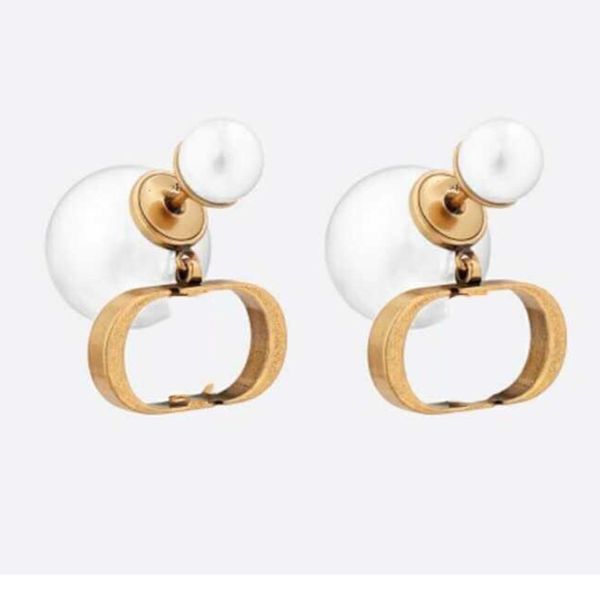 women's designer earrings luxury classic letter logo pearl element earrings 925 silver needle with box, Golden;silver
women's designer earrings luxury classic letter logo pearl element earrings 925 silver needle with box, Golden;silver