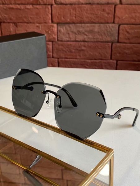 hd fashion sun visor designer men sunglasses frameless women sunglasses house first lens ocean hd sunglasses with box, White;black
hd fashion sun visor designer men sunglasses frameless women sunglasses house first lens ocean hd sunglasses with box, White;black