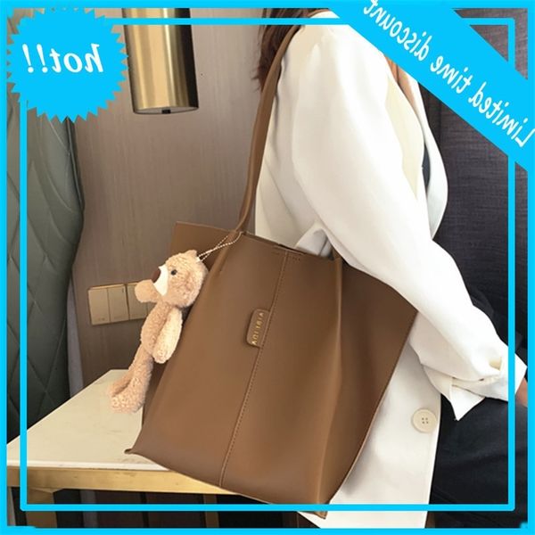 pluche bear decoration female soft leather shoulder effen color designer shopping tote handbags women finger emmer bag
pluche bear decoration female soft leather shoulder effen color designer shopping tote handbags women finger emmer bag