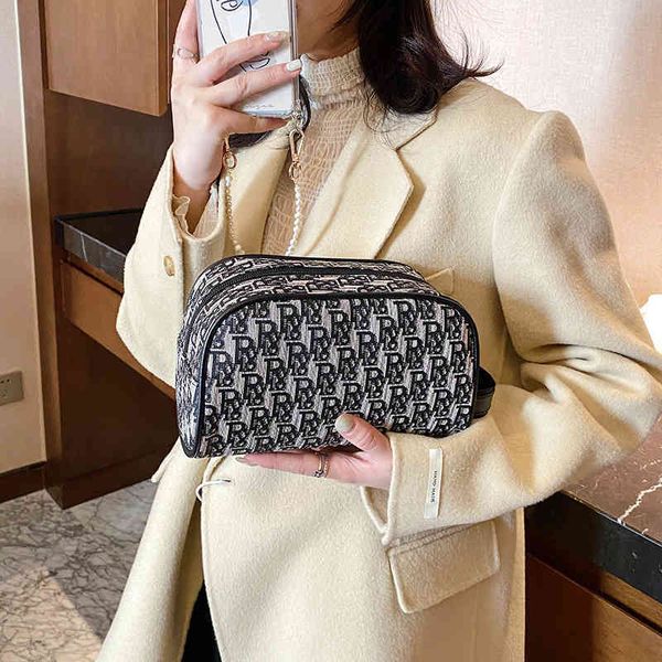 2022 factory wholesale new large capacity korean p-letter printing waterproof cosmetic storage travel business wash bag
2022 factory wholesale new large capacity korean p-letter printing waterproof cosmetic storage travel business wash bag