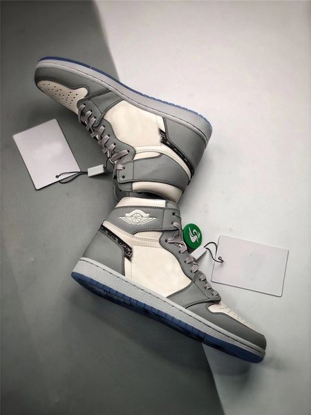 2021 est authentic 1 high og low outdoor shoes man woman 1s wolf grey sail pn dust white with original box with dust bag cn8607-002
2021 est authentic 1 high og low outdoor shoes man woman 1s wolf grey sail pn dust white with original box with dust bag cn8607-002