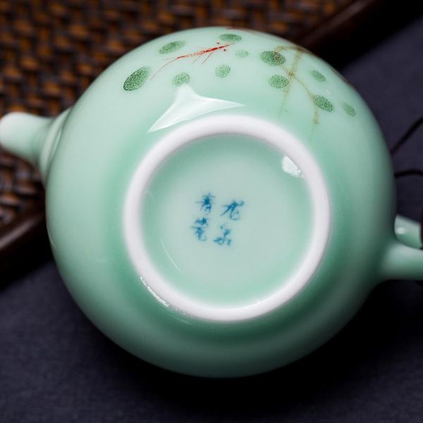 longquan celadon ручная роспись керамический чайник yixing чайник фильтр кунг-фу чайный горшок одинокий большой чайник sqcupt
longquan celadon ручная роспись керамический чайник yixing чайник фильтр кунг-фу чайный горшок одинокий большой чайник sqcupt