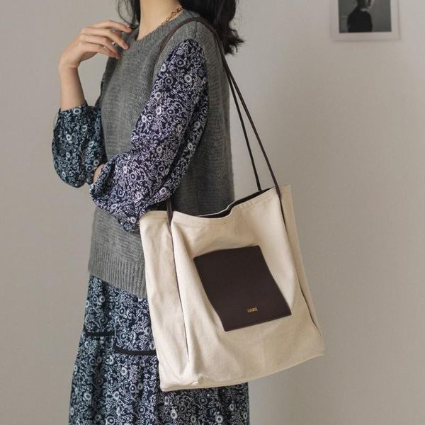 women's new literary and artistic one-shoulder canvas tote bag minimalist niche design large-capacity female bag
women's new literary and artistic one-shoulder canvas tote bag minimalist niche design large-capacity female bag