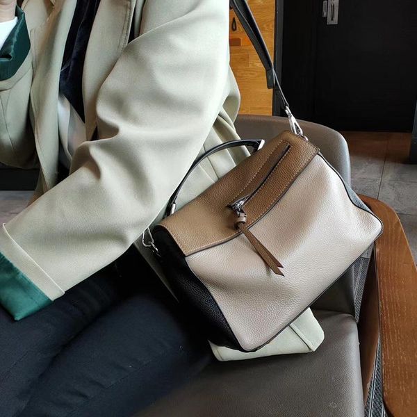 genuine leather ladies handbag 2021 new trendy fashion all-match autumn and winter large-capacity shoulder messenger bag
genuine leather ladies handbag 2021 new trendy fashion all-match autumn and winter large-capacity shoulder messenger bag