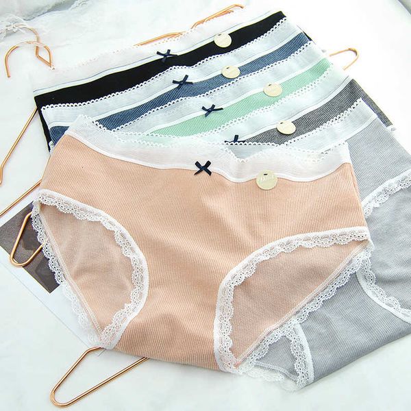 cotton lace traceless triangle underwear pure cotton underwear women's shorts, Black;pink
cotton lace traceless triangle underwear pure cotton underwear women's shorts, Black;pink