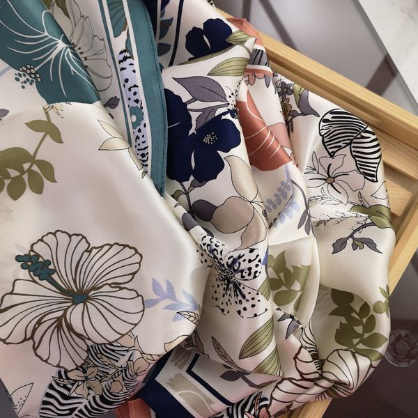 2021 fall/winter silk scarf ladies mulberry silk silk chinese style printed small square scarf wholesale pattern 53*53cm, Blue;gray
2021 fall/winter silk scarf ladies mulberry silk silk chinese style printed small square scarf wholesale pattern 53*53cm, Blue;gray