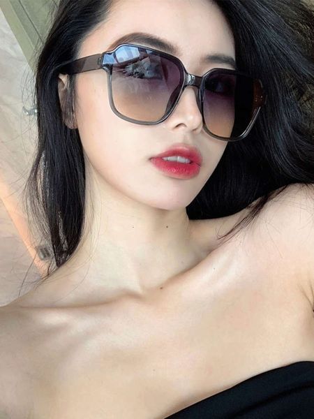 high korean definition women's sunglasses 2020 gradient nylon sunglasses round face thin big frame eye moisture uv protection, White;black
high korean definition women's sunglasses 2020 gradient nylon sunglasses round face thin big frame eye moisture uv protection, White;black