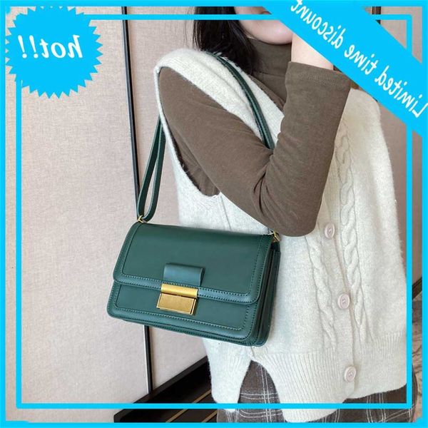 autumn and winter small 2021 new korean version texture fashion foreign style popular versatile girl's messenger bag
autumn and winter small 2021 new korean version texture fashion foreign style popular versatile girl's messenger bag