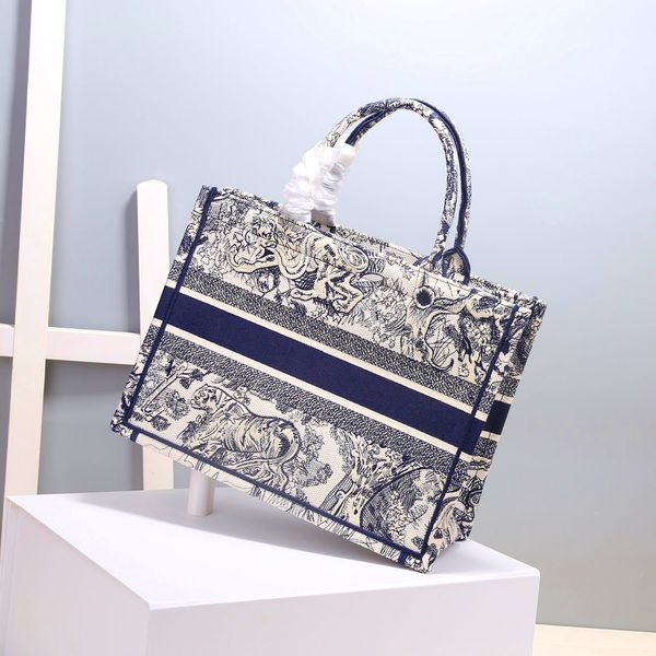 2021 shopping bag handbag women luxurys designers fashion embroidery bags handbags designer should er clutch travel luggage with silk
2021 shopping bag handbag women luxurys designers fashion embroidery bags handbags designer should er clutch travel luggage with silk