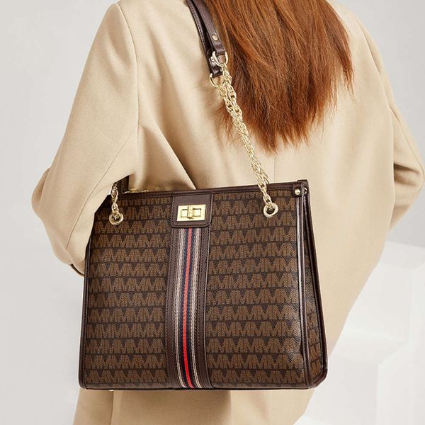 luxurys designers women's large capacity shoulder 2021 new fashion simple temperament chain messenger small big bag women
luxurys designers women's large capacity shoulder 2021 new fashion simple temperament chain messenger small big bag women