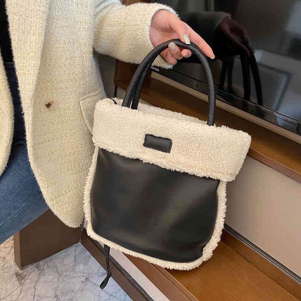 women's handbags bucket type lamb wool leather splice soft plush crossbody shoulder bag wholesale 2021 new vintage female bags
women's handbags bucket type lamb wool leather splice soft plush crossbody shoulder bag wholesale 2021 new vintage female bags