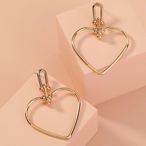 european and american new selling metal love earrings simple fashion personality hollow heart-shaped alloy earrings, Golden;silver
european and american new selling metal love earrings simple fashion personality hollow heart-shaped alloy earrings, Golden;silver
