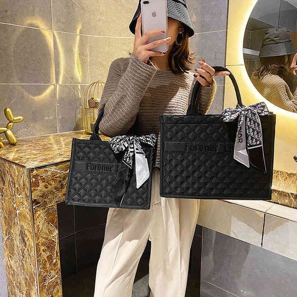 2022 factory wholesale large capacity large bag women's western style silk scarf fashion spring and summer single shoulder messenger ba
2022 factory wholesale large capacity large bag women's western style silk scarf fashion spring and summer single shoulder messenger ba