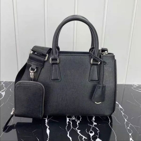 2020 new arrival brand women's bag fashion design shoulder bag genuine leather with webbing straps and mini purse ing
2020 new arrival brand women's bag fashion design shoulder bag genuine leather with webbing straps and mini purse ing