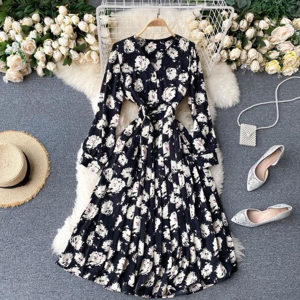 2021 new floral female autumn retro neck puff the line dressed bohemian impression holiday long dress j509, Black;gray
2021 new floral female autumn retro neck puff the line dressed bohemian impression holiday long dress j509, Black;gray