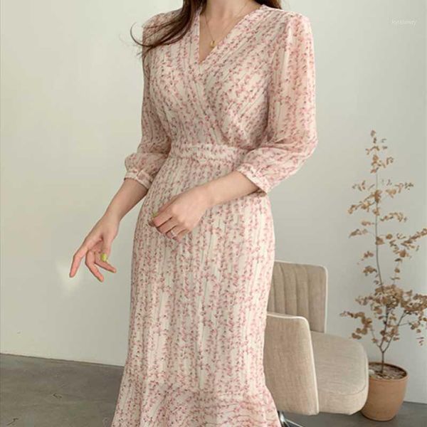 yamdi 3/4 sleeve midi dress women 2020 party summer v neck dresses elegant vintage woman a-line korean print chiffon vestidos1, Black;gray
yamdi 3/4 sleeve midi dress women 2020 party summer v neck dresses elegant vintage woman a-line korean print chiffon vestidos1, Black;gray