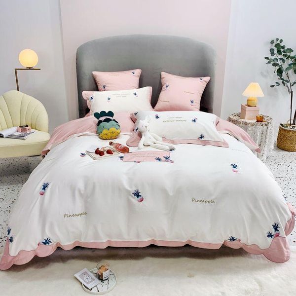bedding sets 2021 egyptian cotton pineapple embroidery bed linen duvet cover sheet pillowcase 4pcs
bedding sets 2021 egyptian cotton pineapple embroidery bed linen duvet cover sheet pillowcase 4pcs