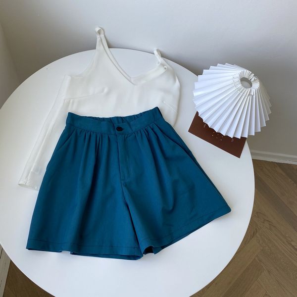 2021 new summer fashion solid high waist color show thin, simple high-waist casual city in leg shape women's shorts 2ff2, White;black
2021 new summer fashion solid high waist color show thin, simple high-waist casual city in leg shape women's shorts 2ff2, White;black
