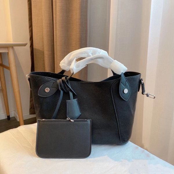 two-piece classic designer women's 25cm handbag high-quality women's leather fashion bag female designer's new one-shoulder b
two-piece classic designer women's 25cm handbag high-quality women's leather fashion bag female designer's new one-shoulder b