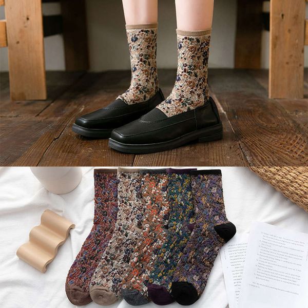 women's cotton socks in autumn and winter, Black;white 
women's cotton socks in autumn and winter, Black;white