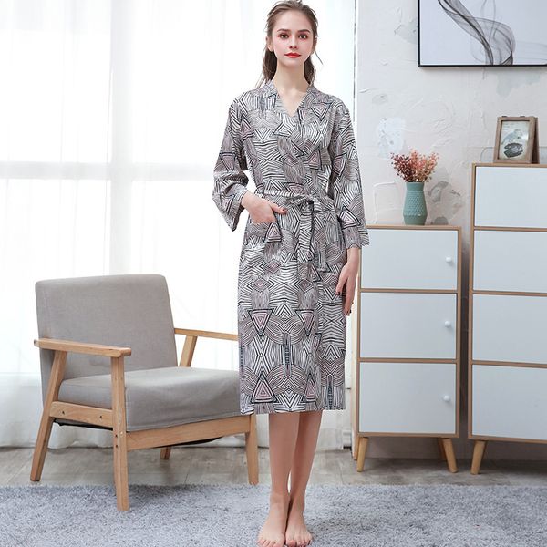 2021 new plus size women's autumn spring ice silk bathrobe printing kimono female sleepwear v neck three sleeve 1ncy, Black;red
2021 new plus size women's autumn spring ice silk bathrobe printing kimono female sleepwear v neck three sleeve 1ncy, Black;red