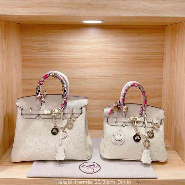 birkins new women's pure leather flip platinum bag fashion versatile single shoulder shopping have logo
birkins new women's pure leather flip platinum bag fashion versatile single shoulder shopping have logo
