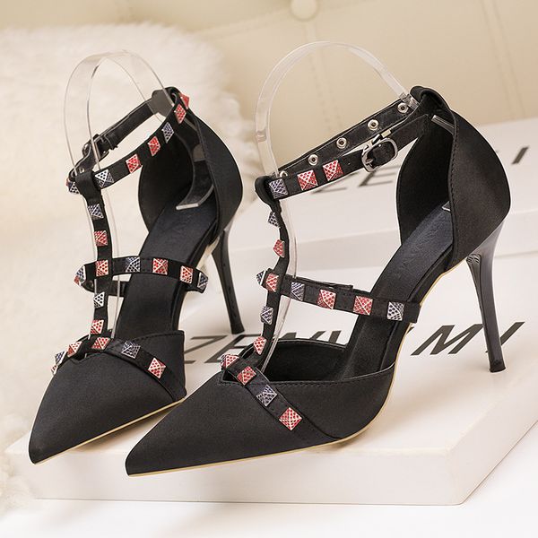 6289-29 rivets satin stiletto heel slimming low-cut pointed rome t-strap sandals womens multifunction, Black
6289-29 rivets satin stiletto heel slimming low-cut pointed rome t-strap sandals womens multifunction, Black